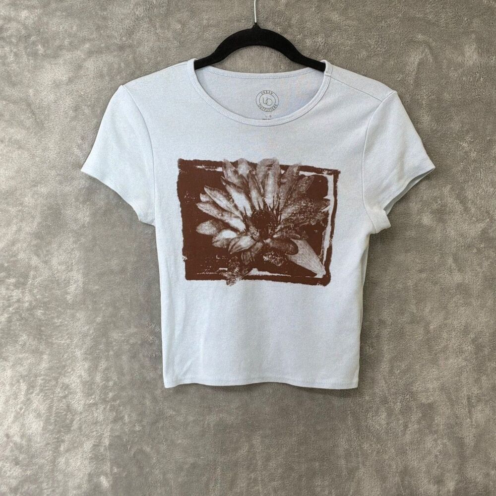 Urban Outfitters baby tee floral Graphic T-Shirt Size L baby blue brown